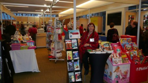 Savante folle à sa table noire au stand Prologue Savante folle à sa table noire au stand Prologue
