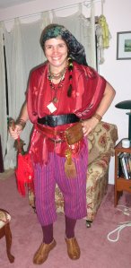 La savante folle en pirate des Caraïbes!