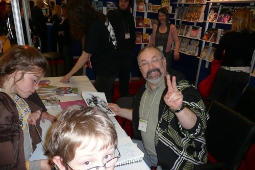 Frank Fournier rayonnant avec son fanzine Detritus!