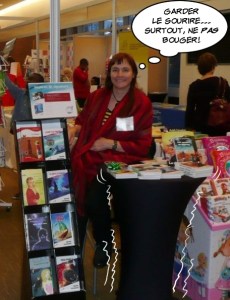 Michèle avec la table risquée! Ne pas bouger... surtout ne pas bouger...