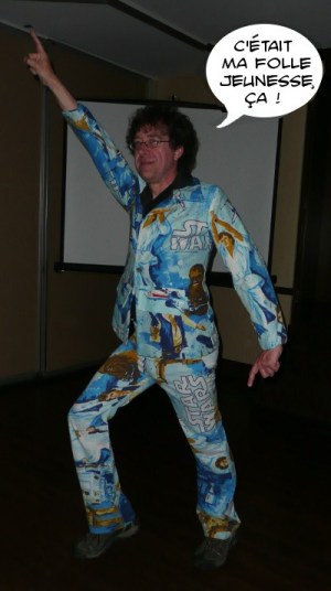 Joel dansant dans son costume disco Star Wars