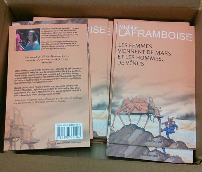 Tous beaux dans leur boîte, les exemplaires de ma comédie de SF ! Des livres minces car c'est une novella.