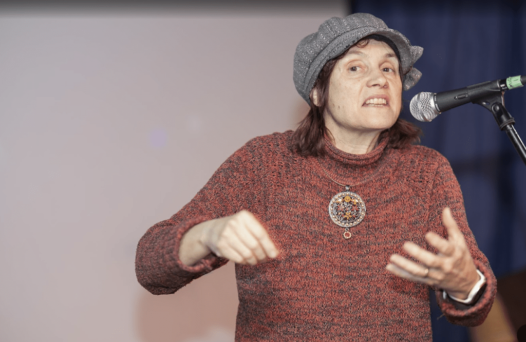 Michèle en pleine récitation! 